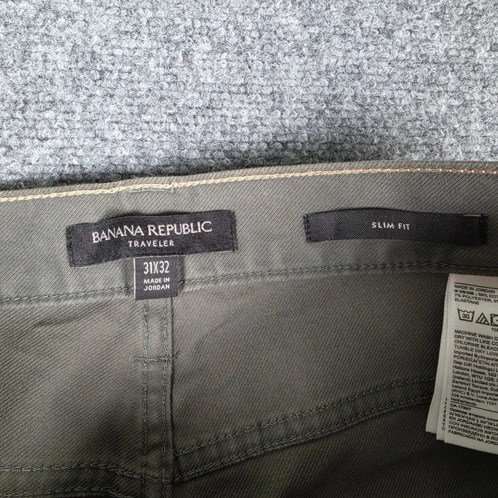 Banana Republic Traveler Pants Mens 31x32 Yosemite Green Slim Twill Chino NWT